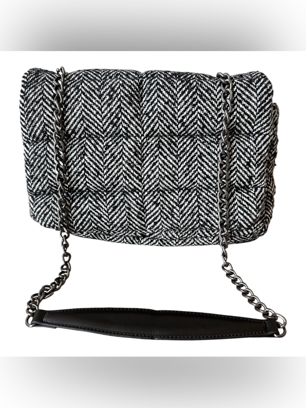 ZARA like new Herringbone Quilted Shoulder Purse with Chain - Picture 4 of 11